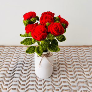 Rose Nest in a Bottle Vase | With red crochet roses – Table Decor