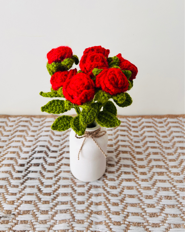 Rose Nest in a Bottle Vase | With red crochet roses – Table Decor