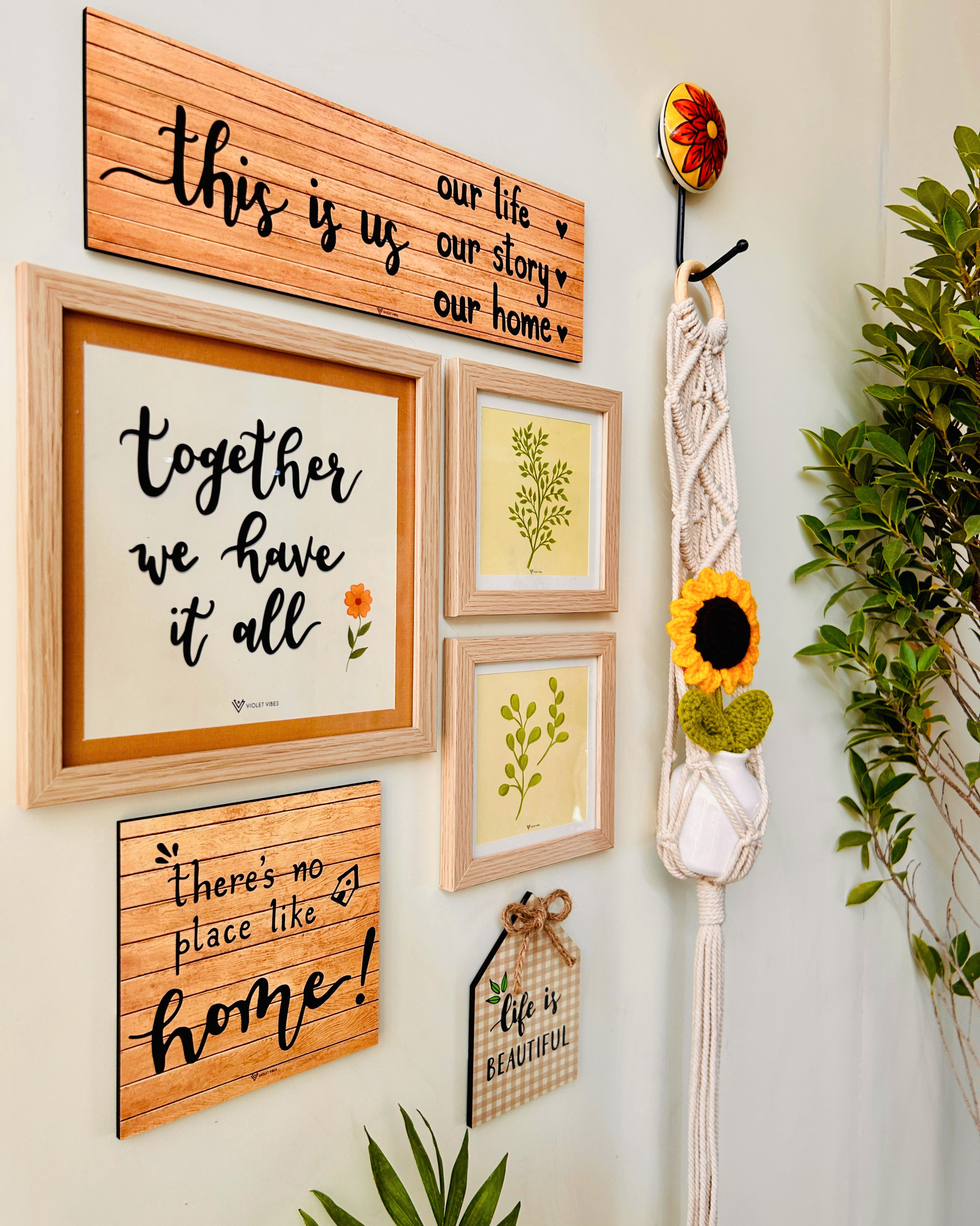 Mac-crochet Collection | Sunflower Home | with a macrame hanger and a crochet sunflower
