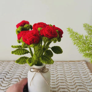 Rose Nest in a Bottle Vase | With red crochet roses – Table Decor